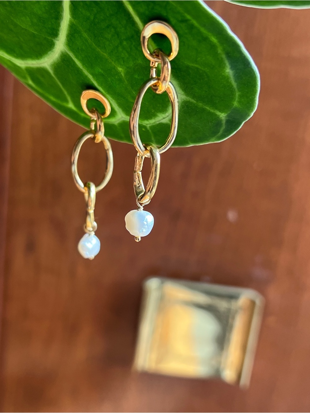 Chan Luu Gold Link Drop Earrings with White Pearl - Picture 3 of 6